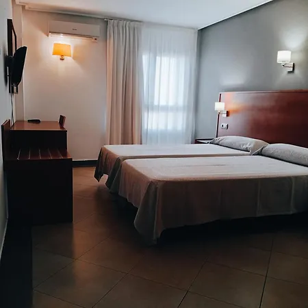 Torrejoven מלון 3*